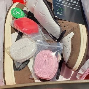 Jordan Retro 1 High Travis Scott